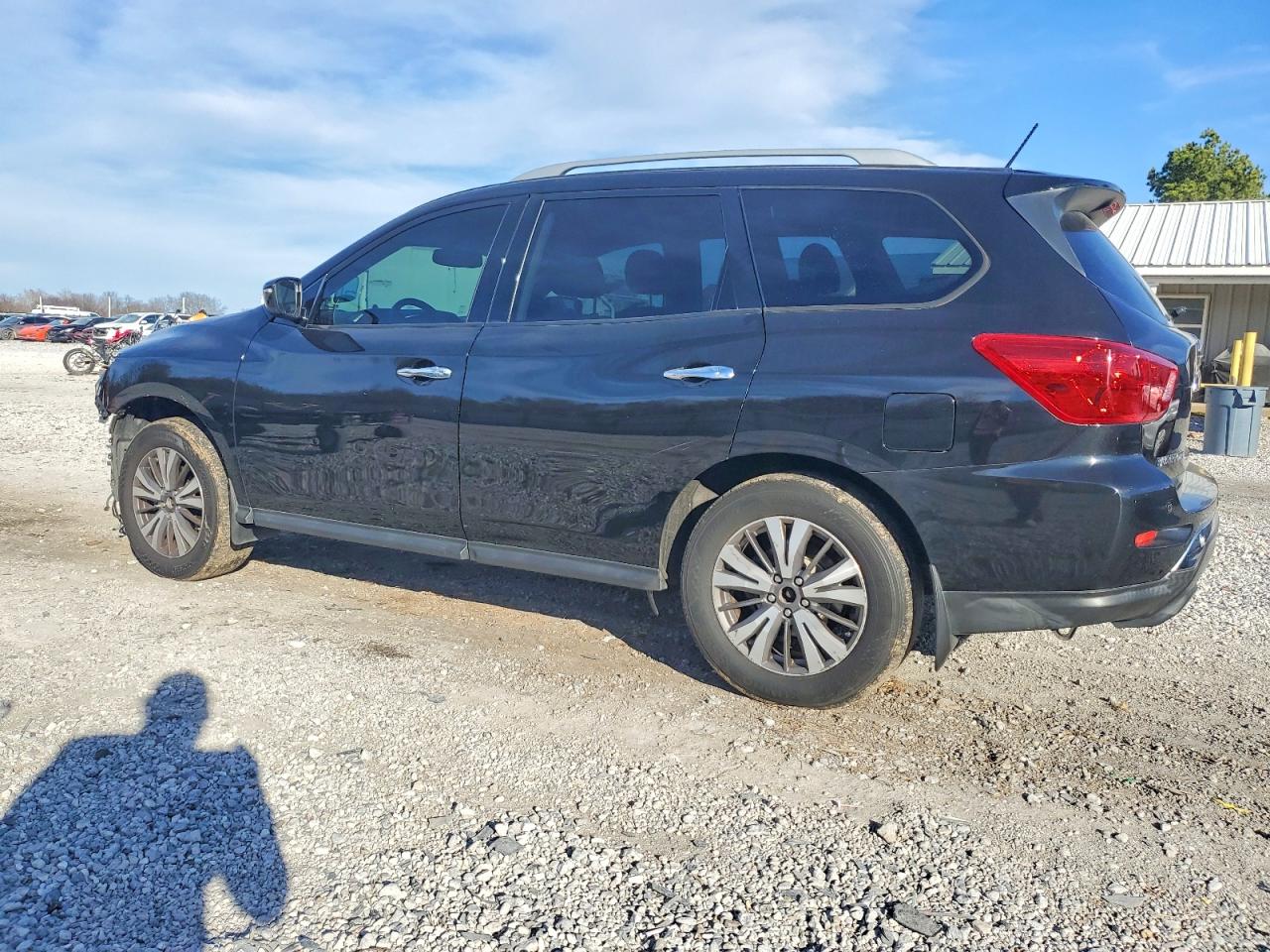 2017 NISSAN PATHFINDER S photo 2