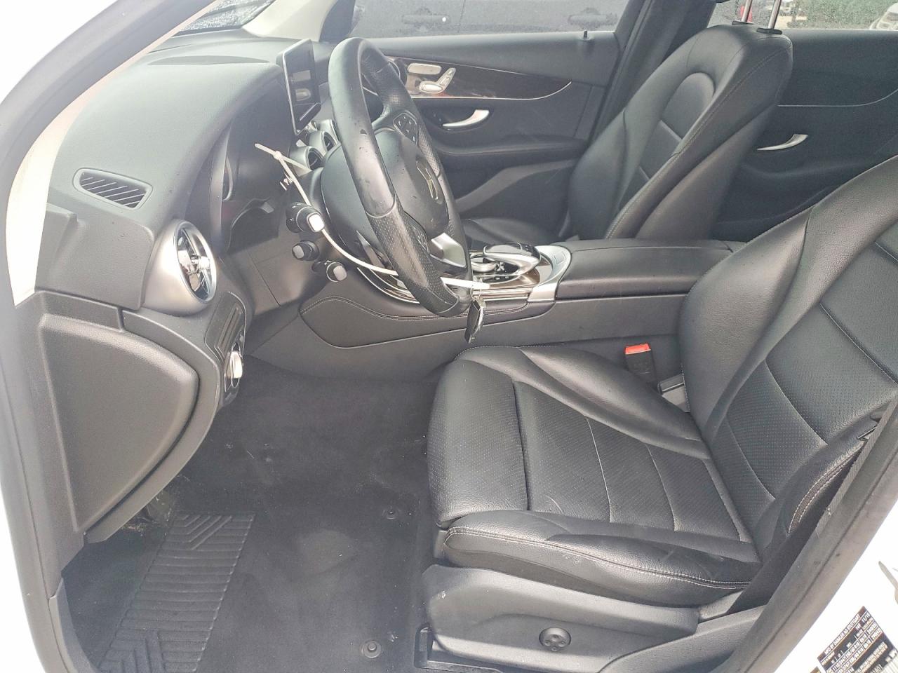 2016 MERCEDES-BENZ GLC 300 4MATIC photo 13