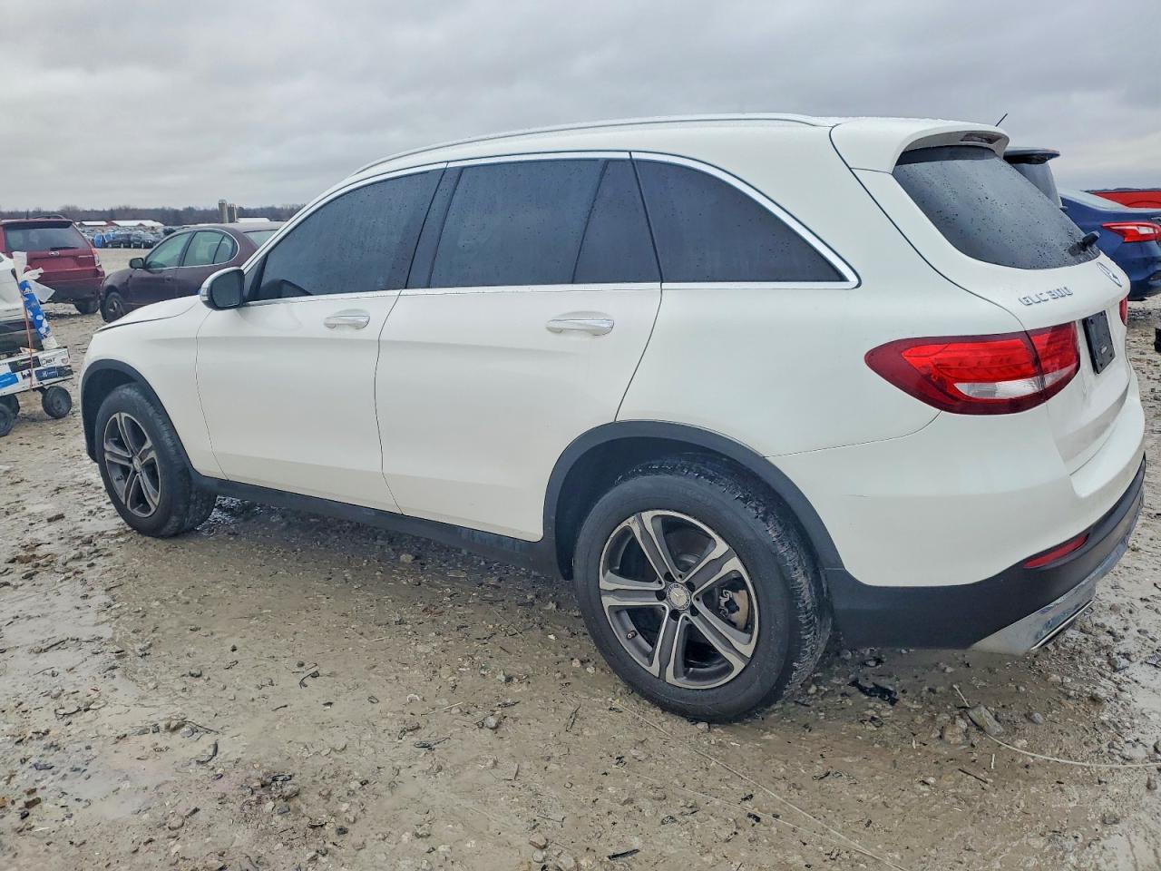2016 MERCEDES-BENZ GLC 300 4MATIC photo 3