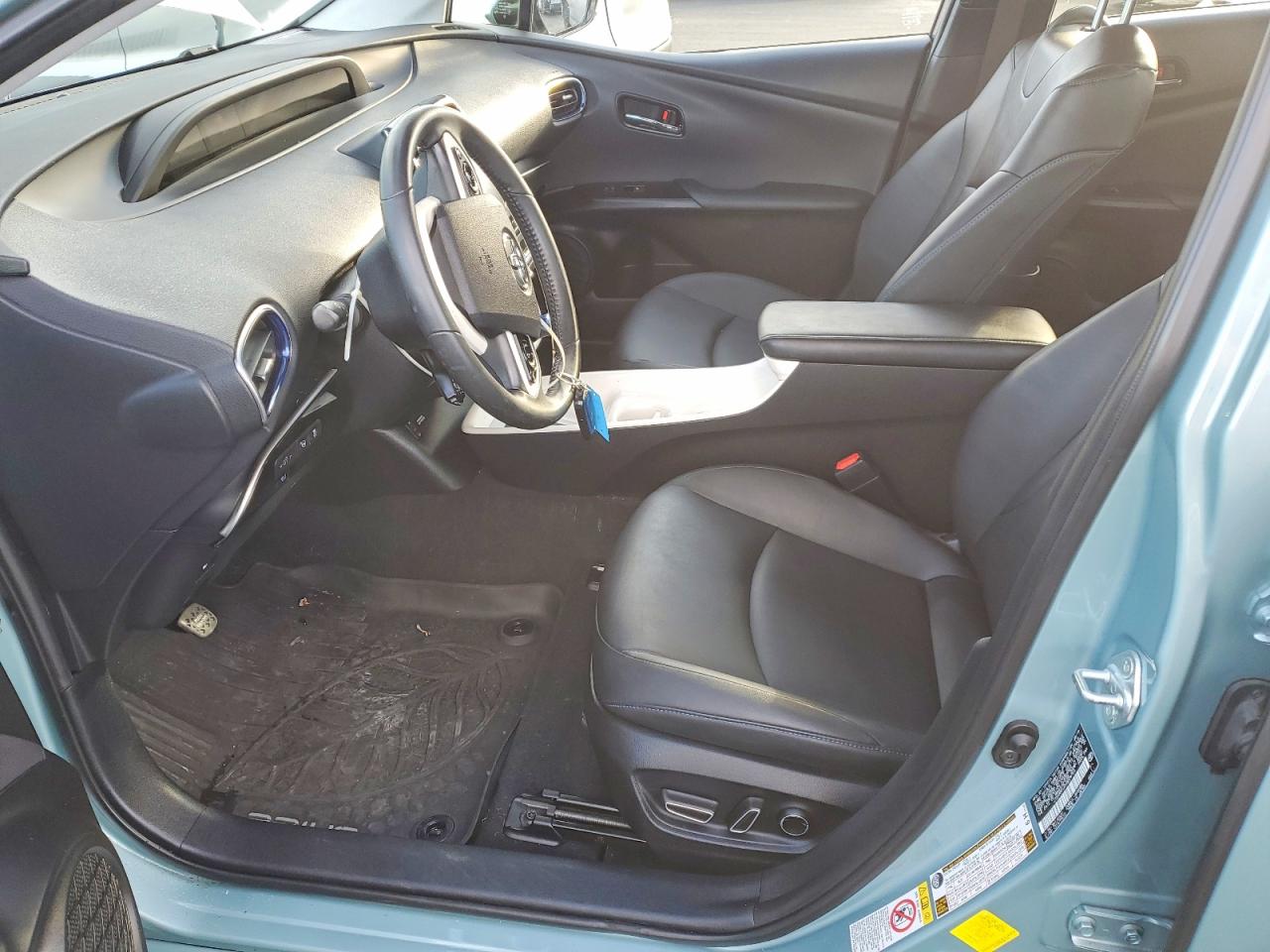 2017 TOYOTA PRIUS photo 7