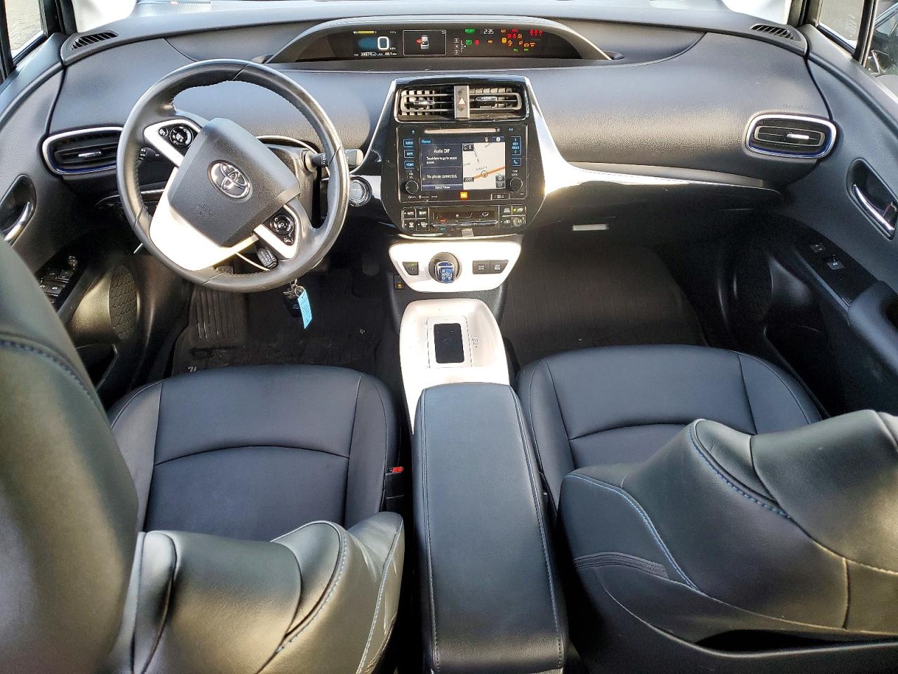 2017 TOYOTA PRIUS photo 8