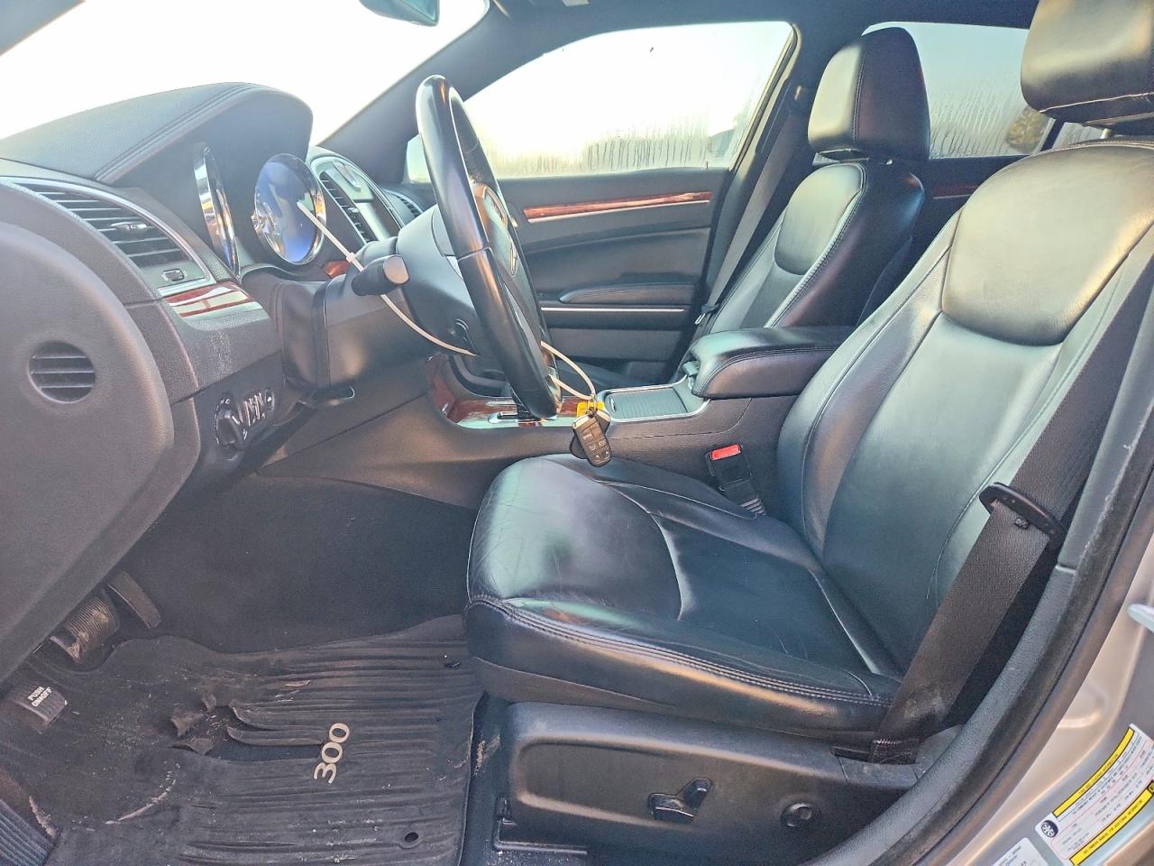 2014 CHRYSLER 300 photo 7