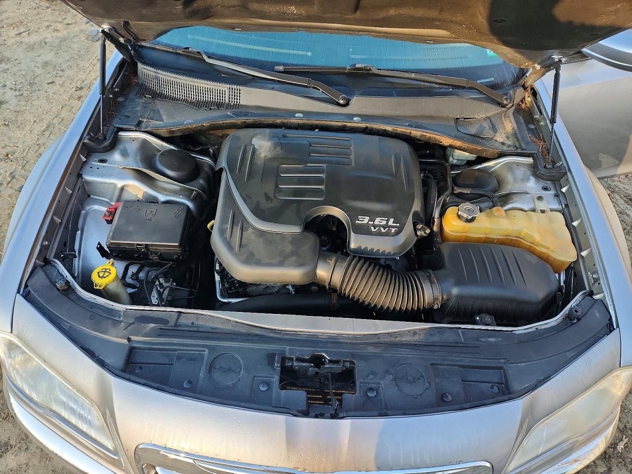 2014 CHRYSLER 300 photo 11