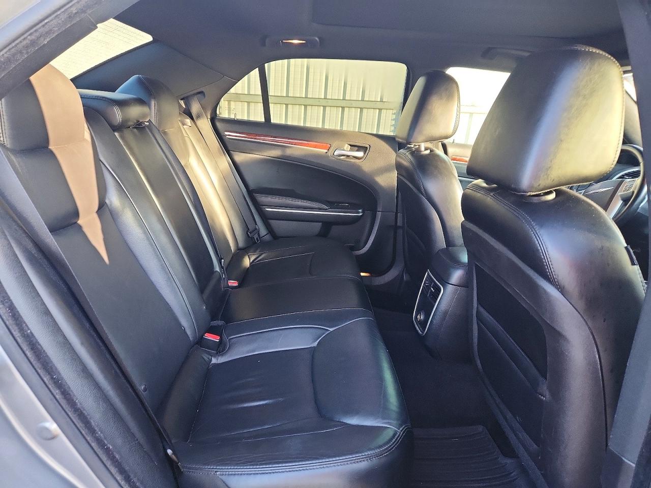 2014 CHRYSLER 300 photo 10