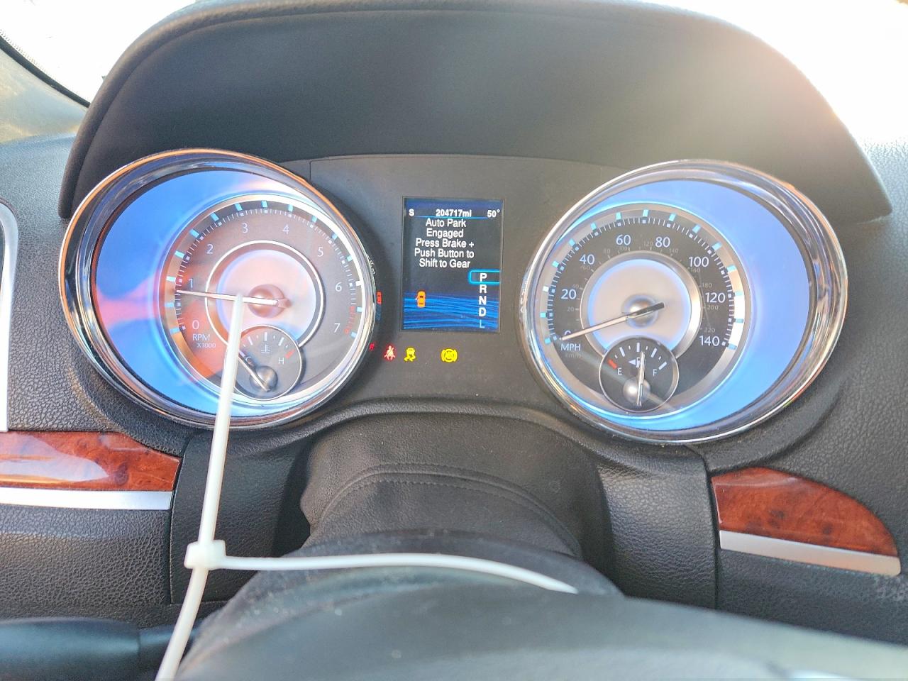 2014 CHRYSLER 300 photo 9