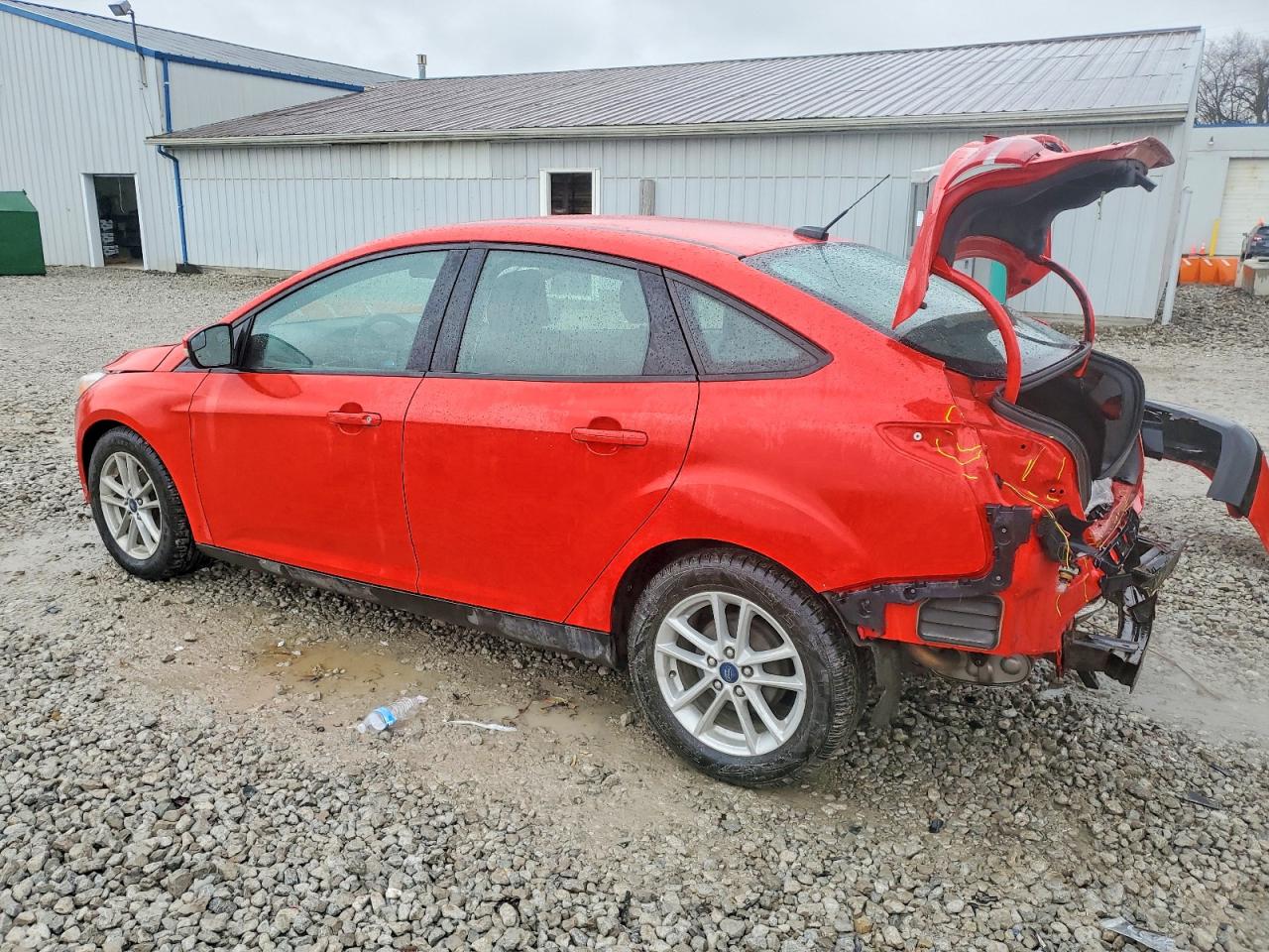 2017 FORD FOCUS SE photo 2