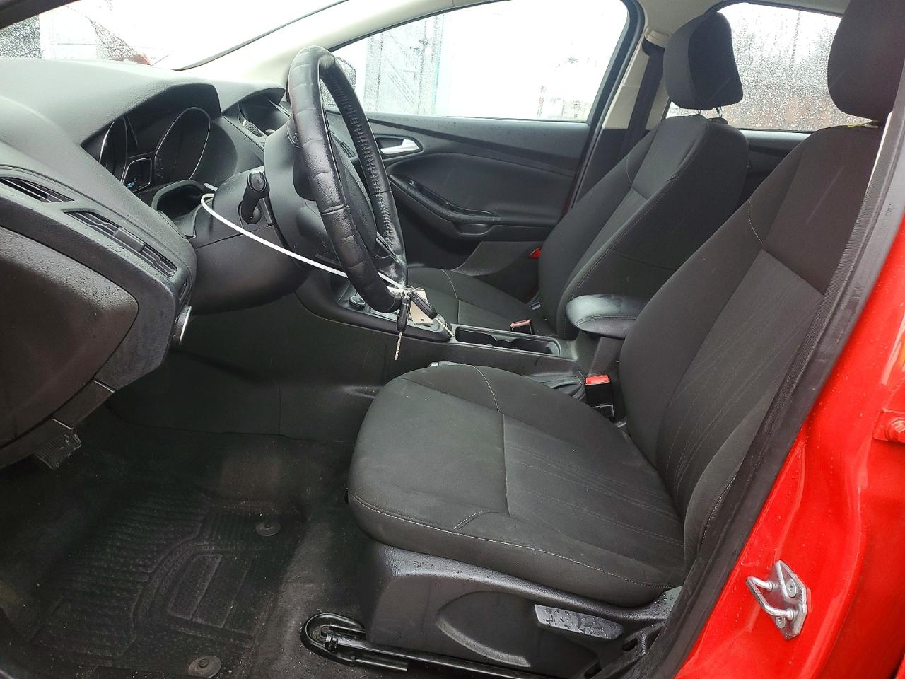 2017 FORD FOCUS SE photo 7