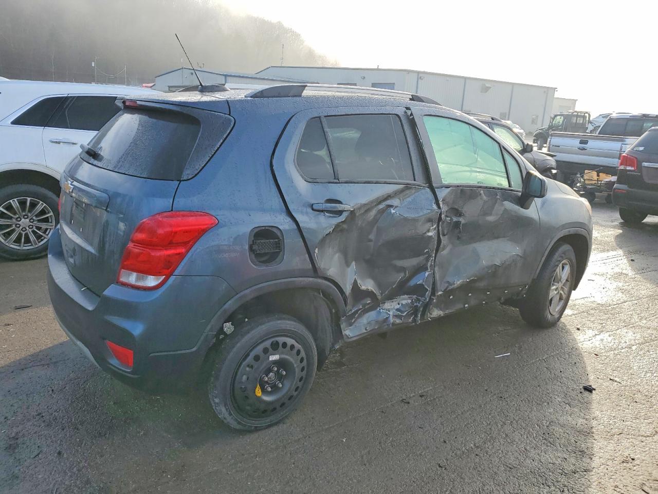 2022 CHEVROLET TRAX 1LT photo 3