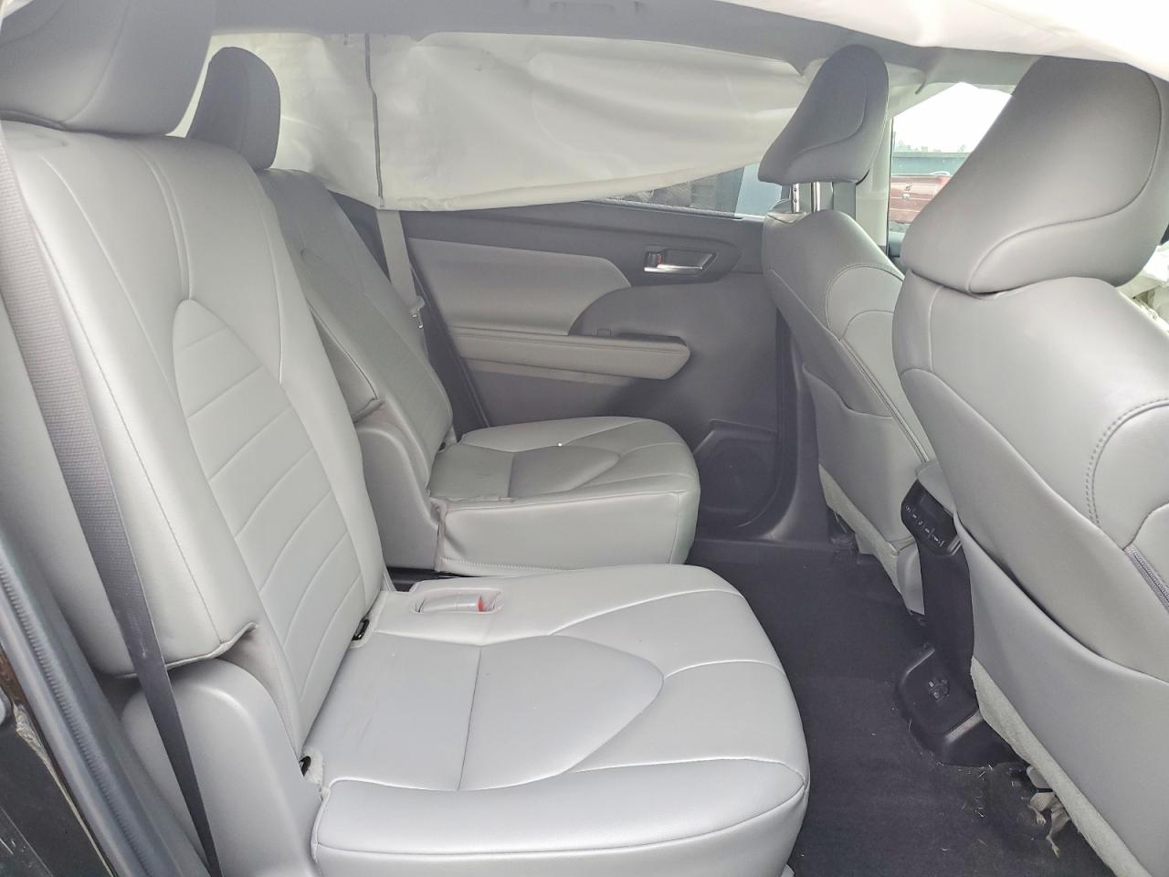 2023 TOYOTA HIGHLANDER XLE photo 11