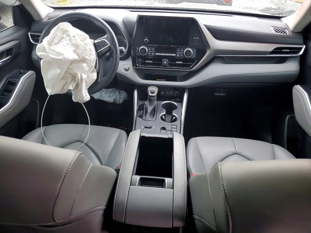 2023 TOYOTA HIGHLANDER XLE photo 8