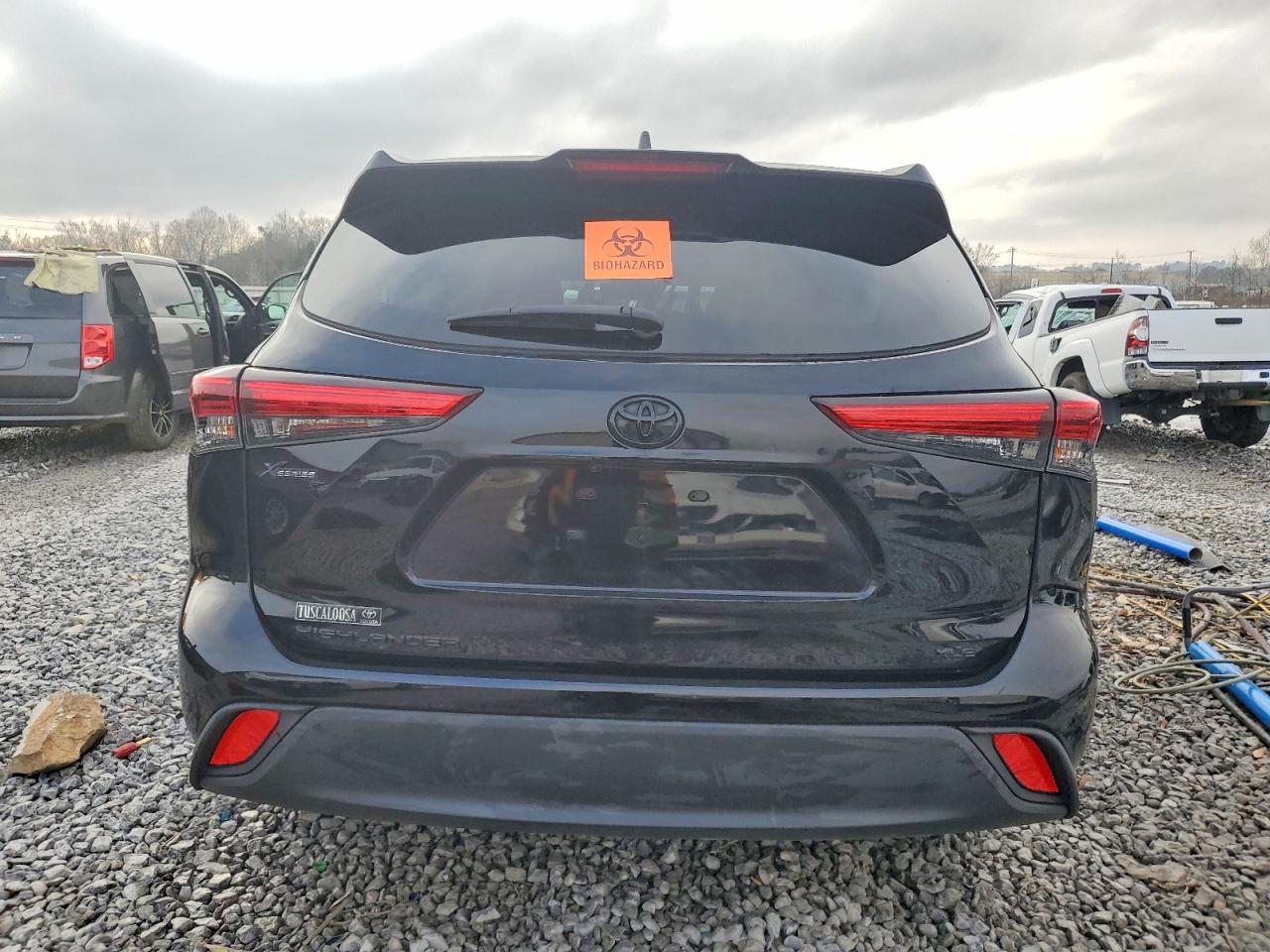 2023 TOYOTA HIGHLANDER XLE photo 6
