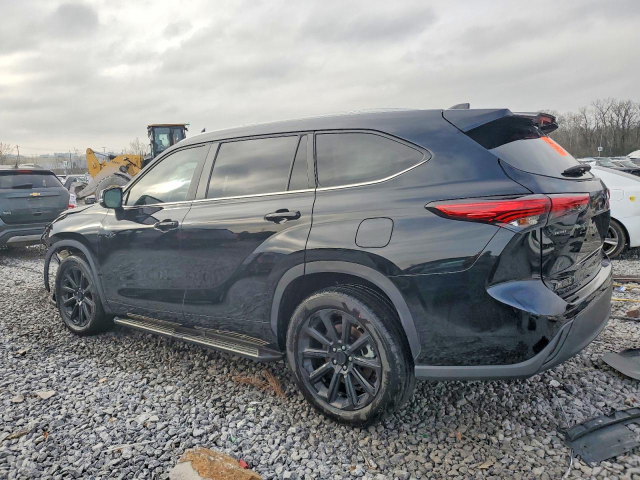 2023 TOYOTA HIGHLANDER XLE photo 2