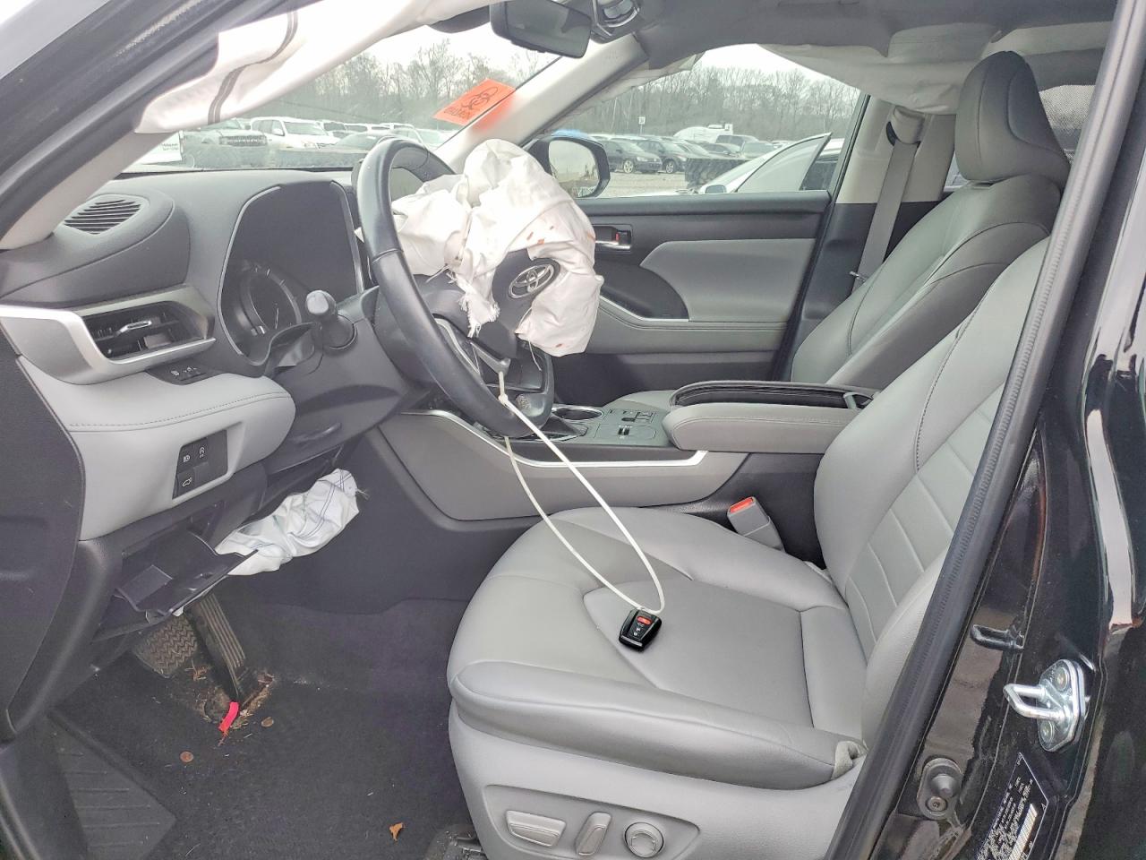 2023 TOYOTA HIGHLANDER XLE photo 7