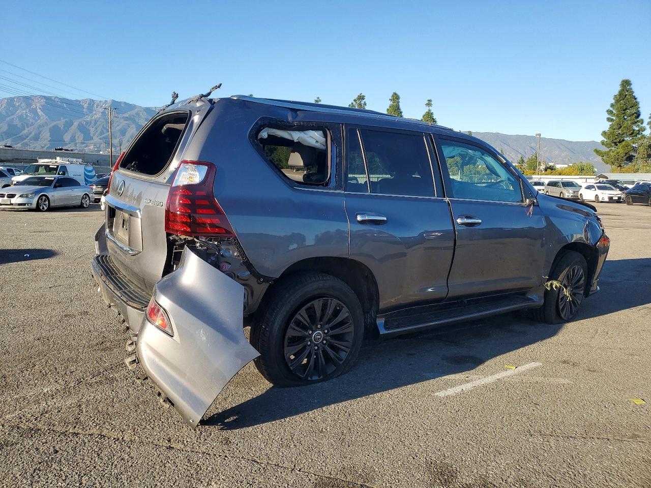 2022 LEXUS GX 460 photo 3