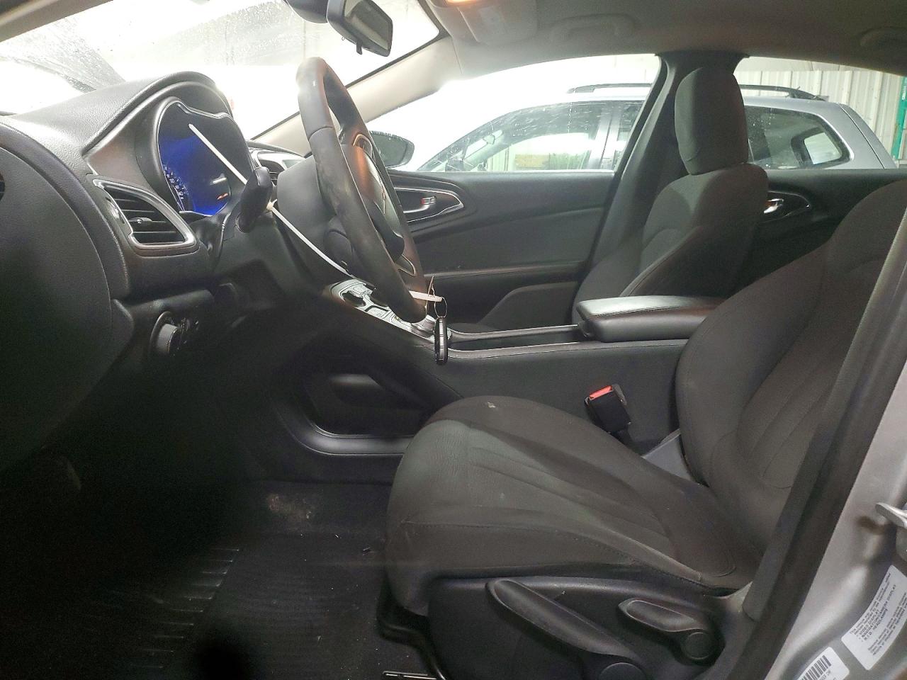 2016 CHRYSLER 200 LX photo 7