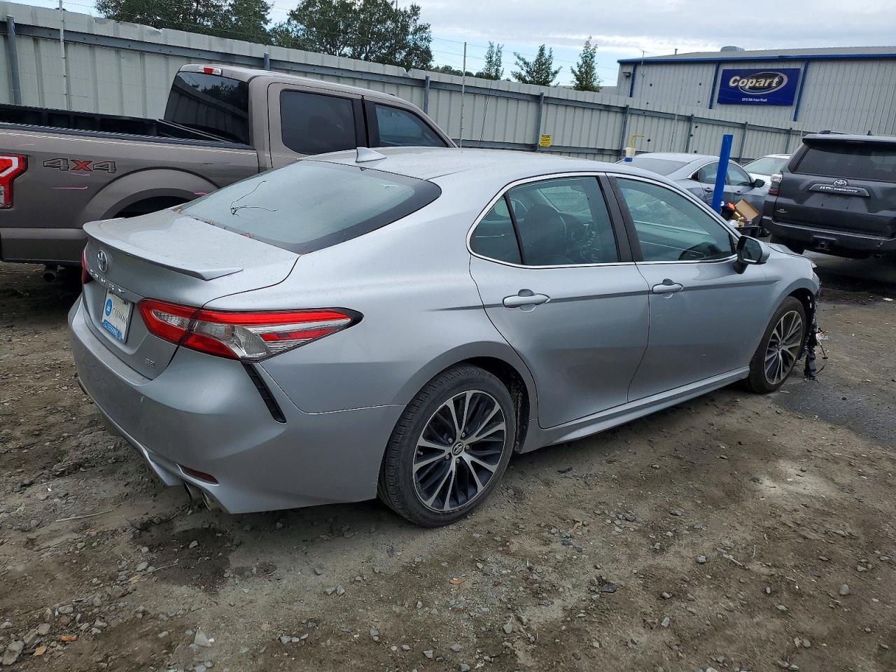 2019 TOYOTA CAMRY L photo 3
