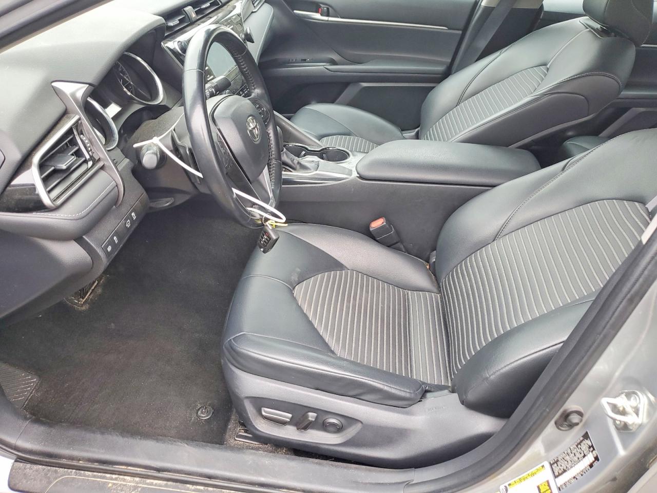2019 TOYOTA CAMRY L photo 7