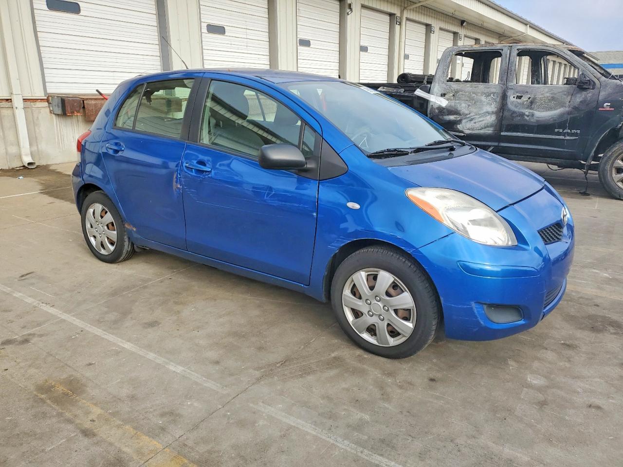 2009 TOYOTA YARIS photo 4