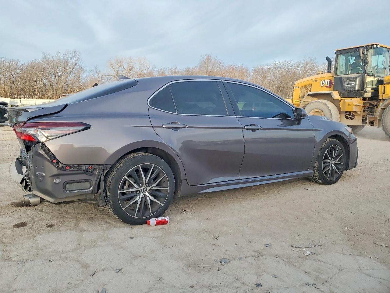 2022 TOYOTA CAMRY SE photo 3