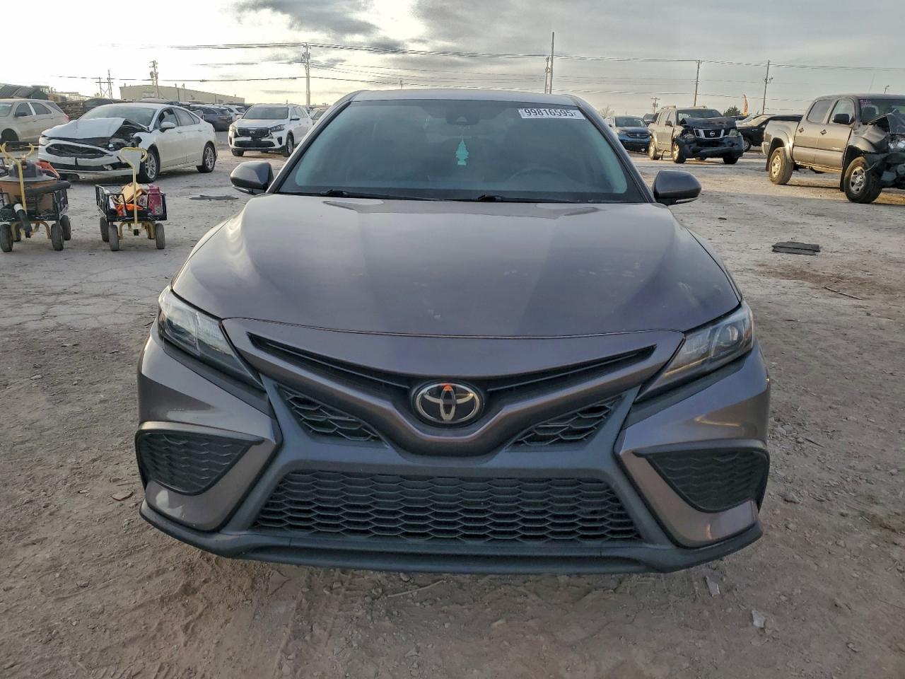 2022 TOYOTA CAMRY SE photo 5