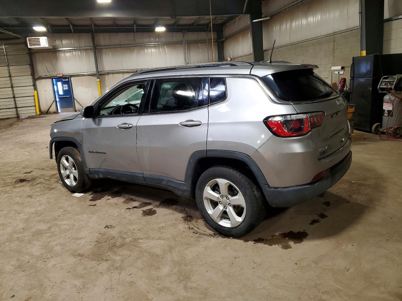 2019 JEEP COMPASS LATITUDE photo 2