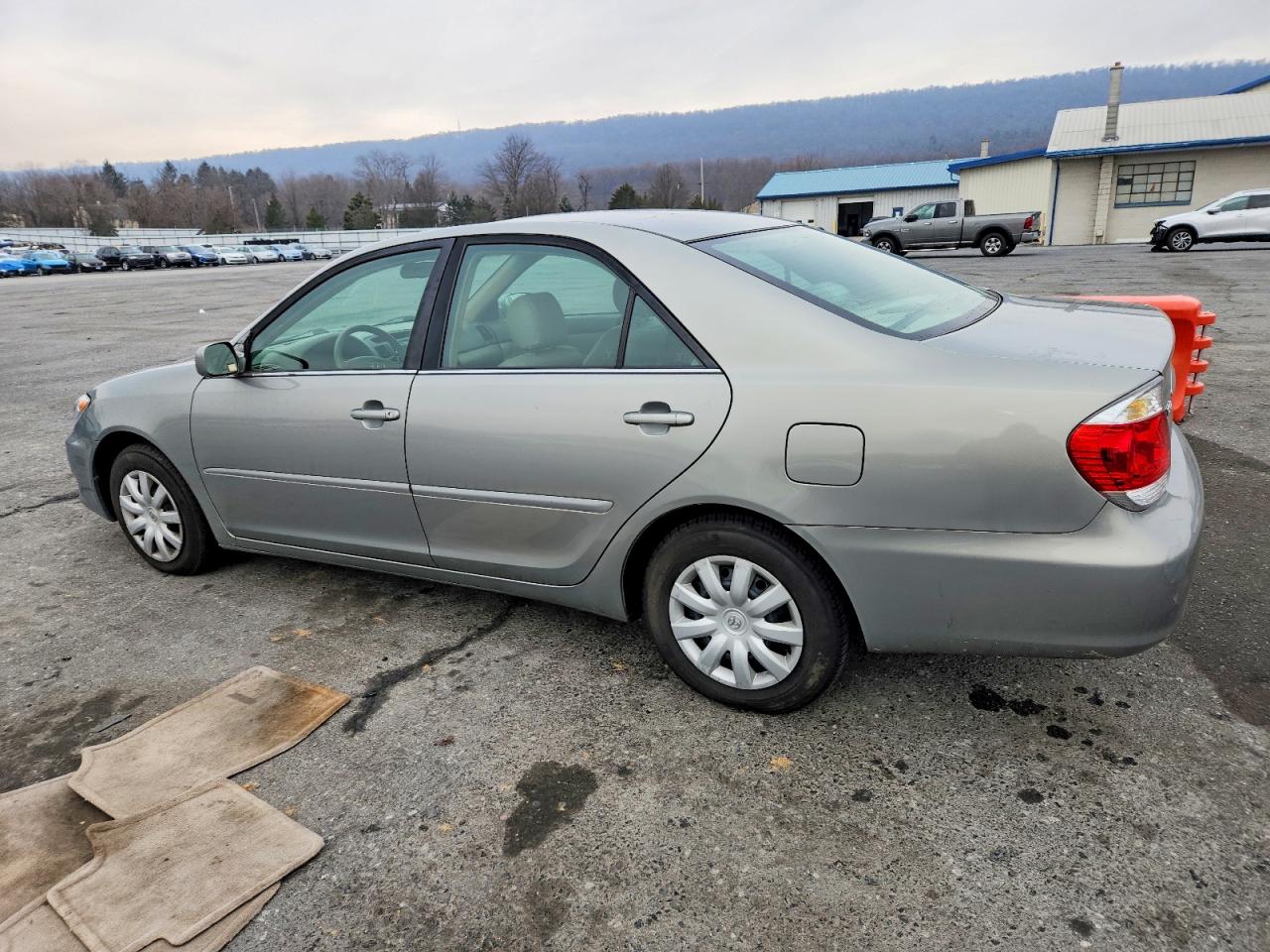 2006 TOYOTA CAMRY LE photo 2