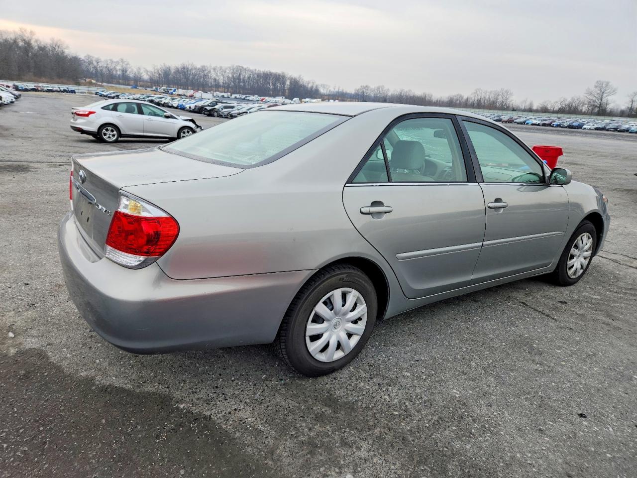 2006 TOYOTA CAMRY LE photo 3