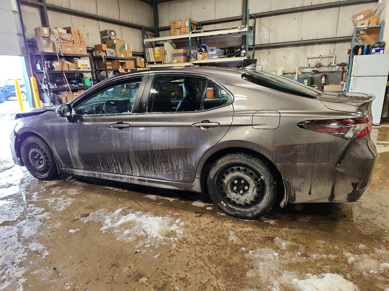 2023 TOYOTA CAMRY XLE photo 2