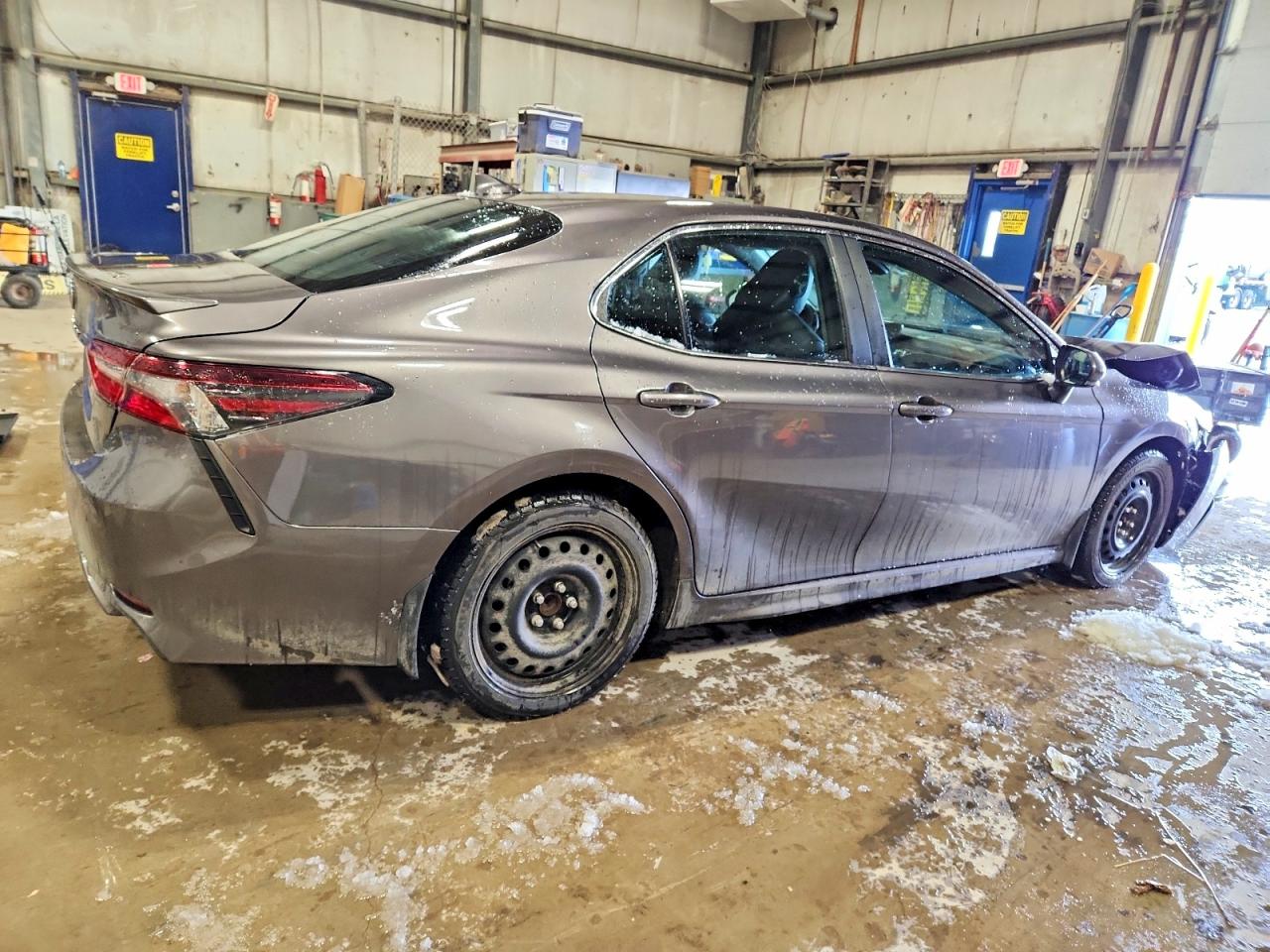 2023 TOYOTA CAMRY XLE photo 3