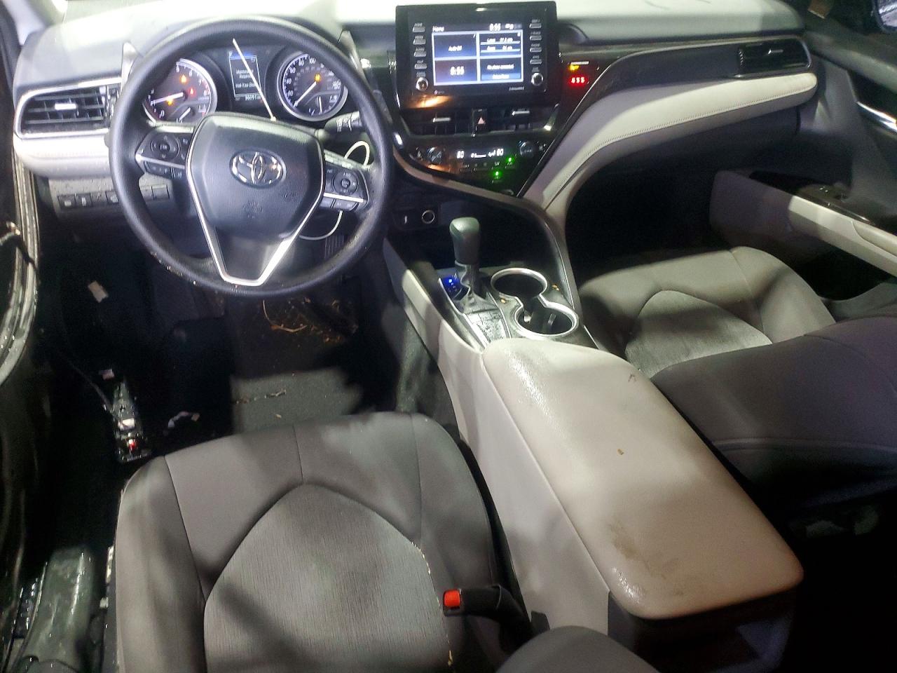 2024 TOYOTA CAMRY LE photo 8