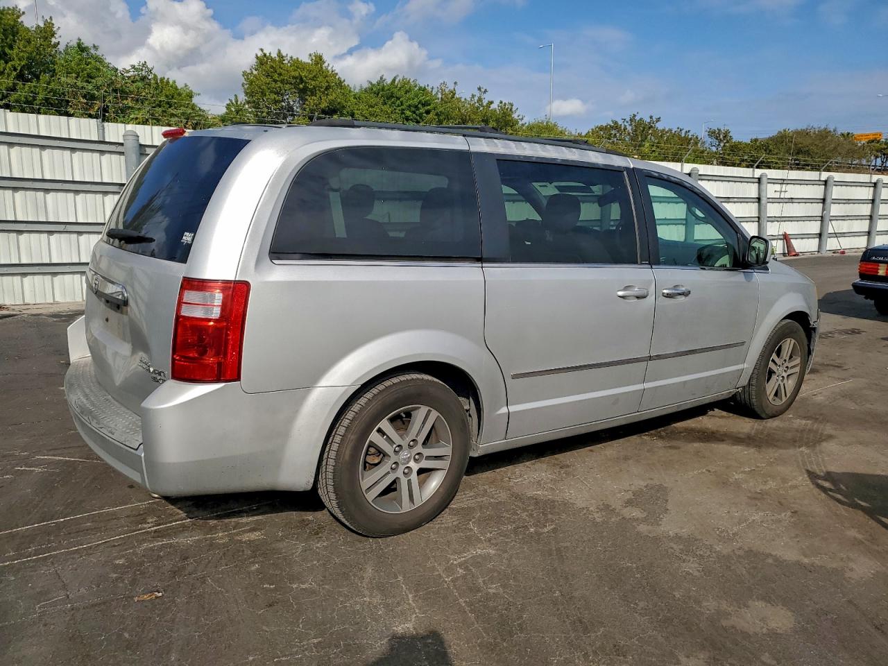 2010 DODGE GRAND CARAVAN SXT photo 3