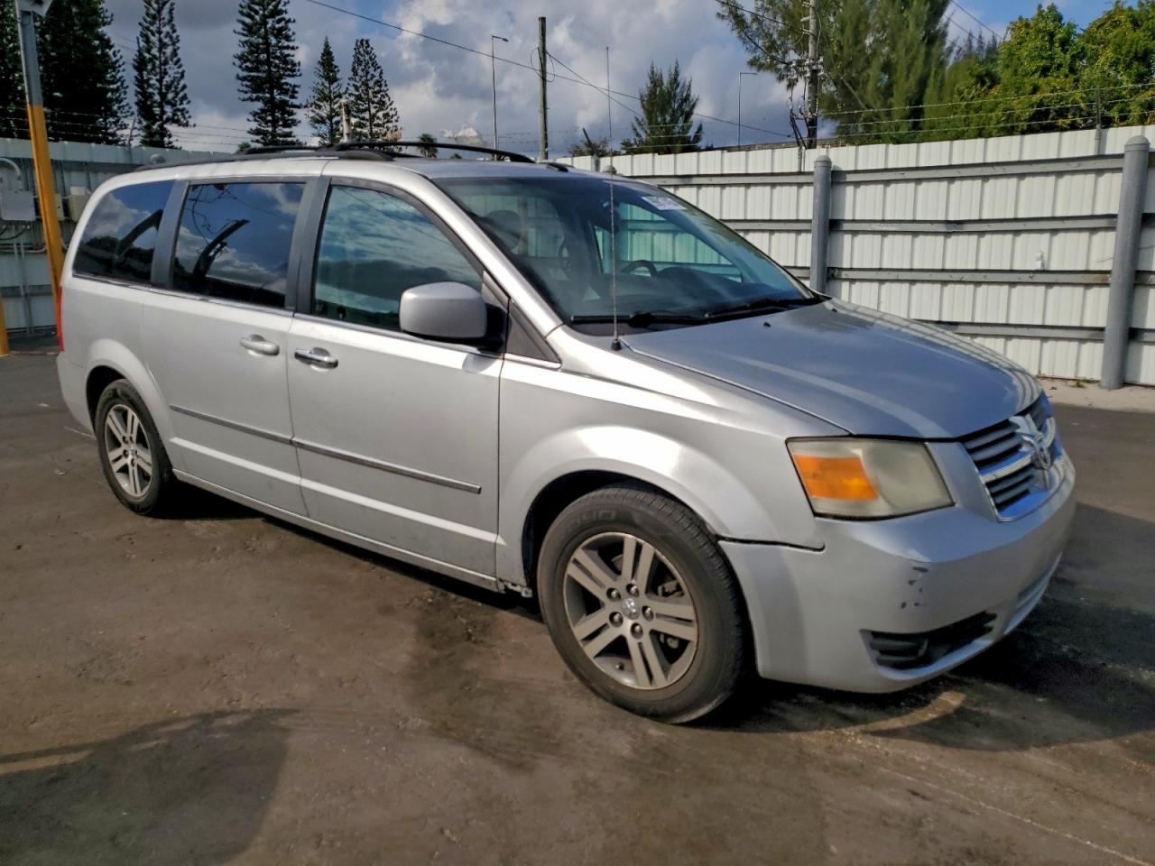 2010 DODGE GRAND CARAVAN SXT photo 4