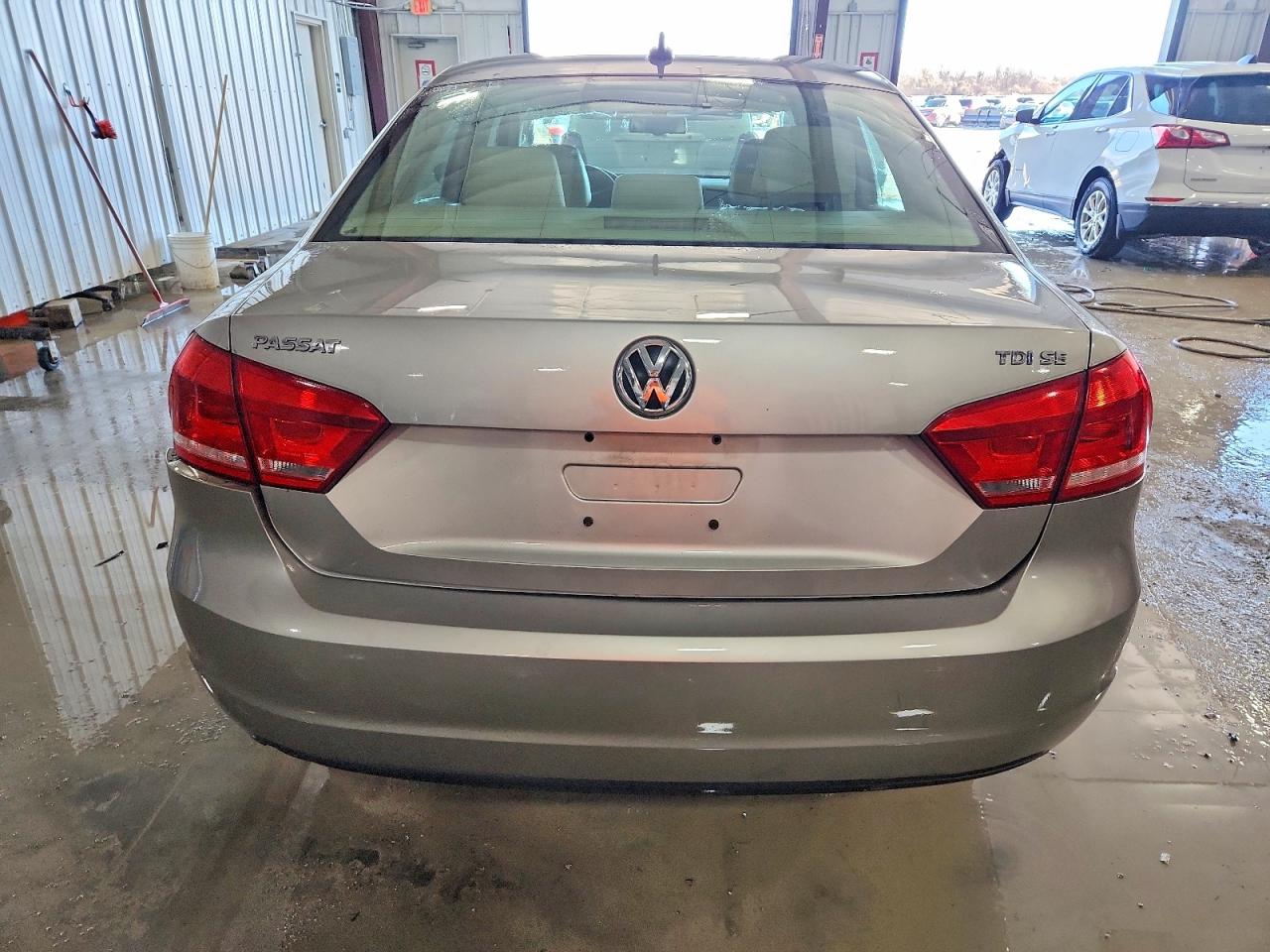 2012 VOLKSWAGEN PASSAT SE photo 6