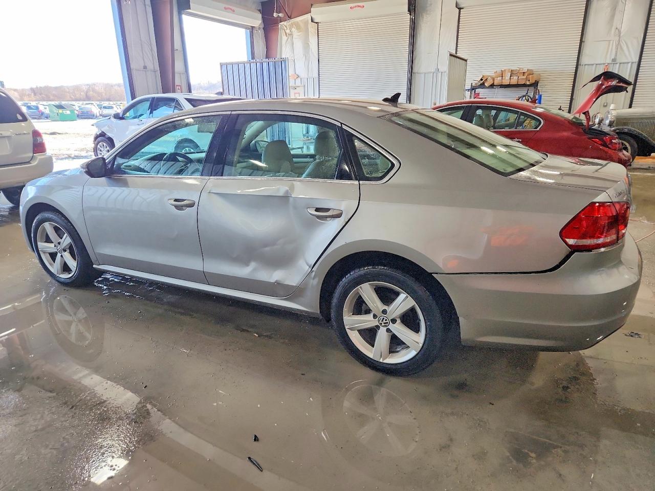 2012 VOLKSWAGEN PASSAT SE photo 2