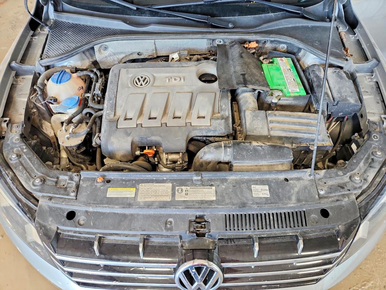 2012 VOLKSWAGEN PASSAT SE photo 11
