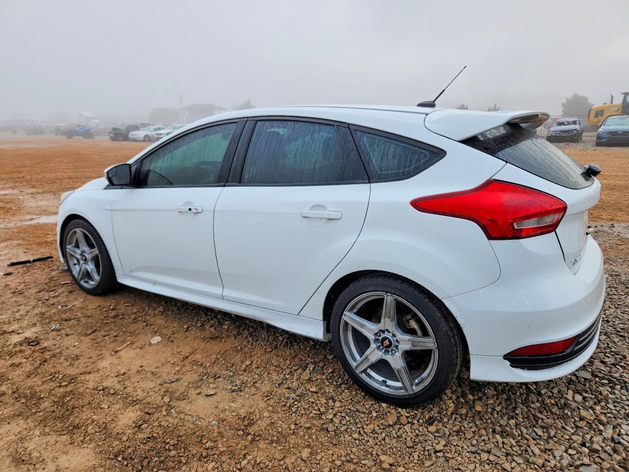 2018 FORD FOCUS ST photo 2