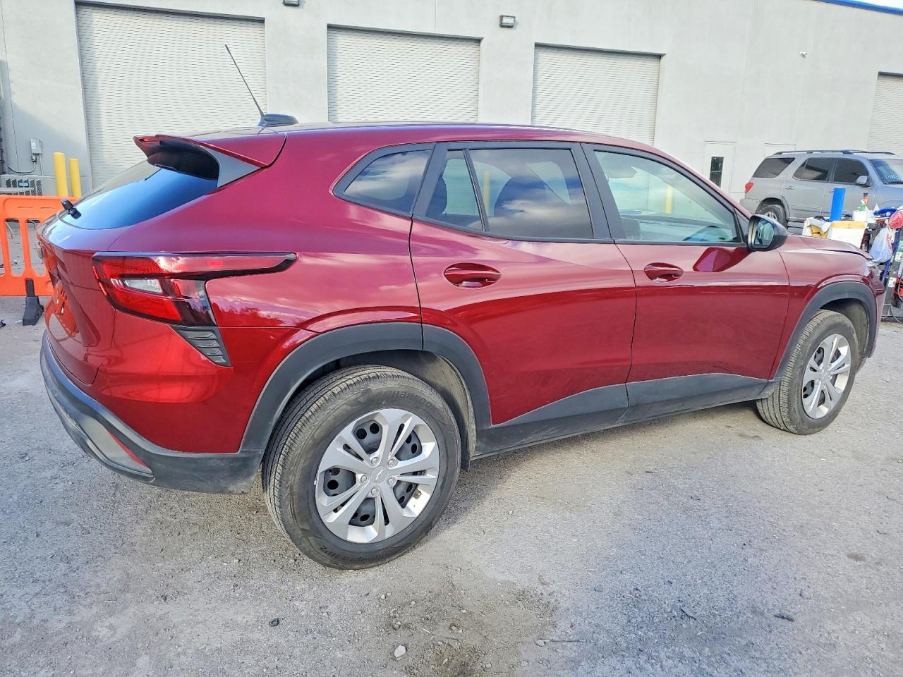 2025 CHEVROLET TRAX LS photo 3