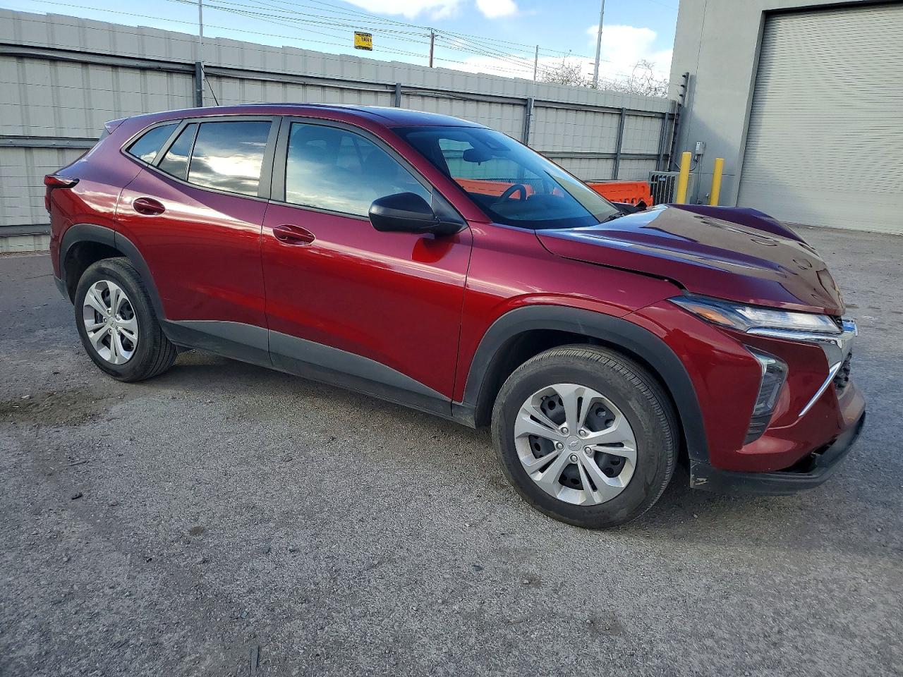 2025 CHEVROLET TRAX LS photo 4