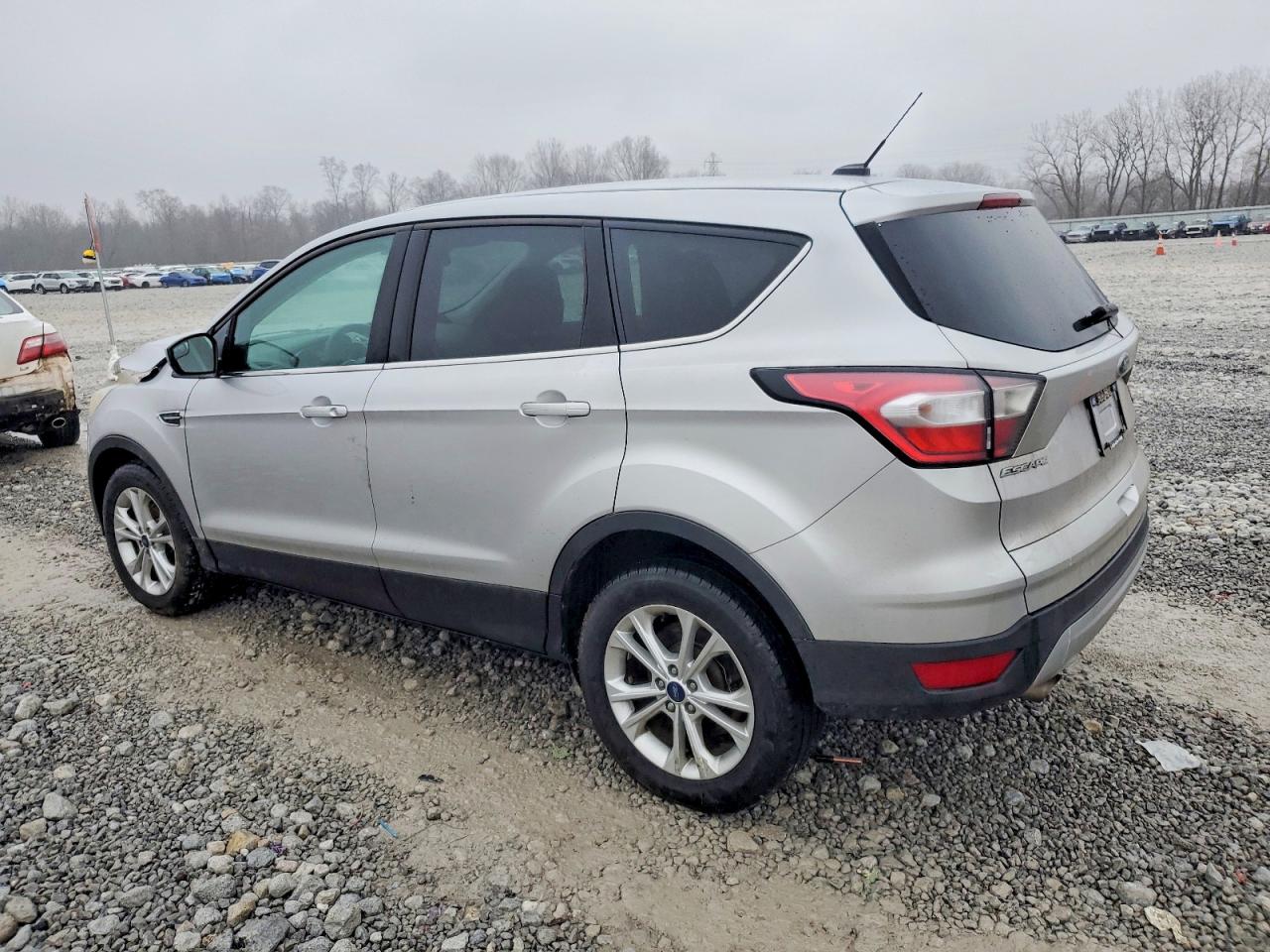 2017 FORD ESCAPE SE photo 3