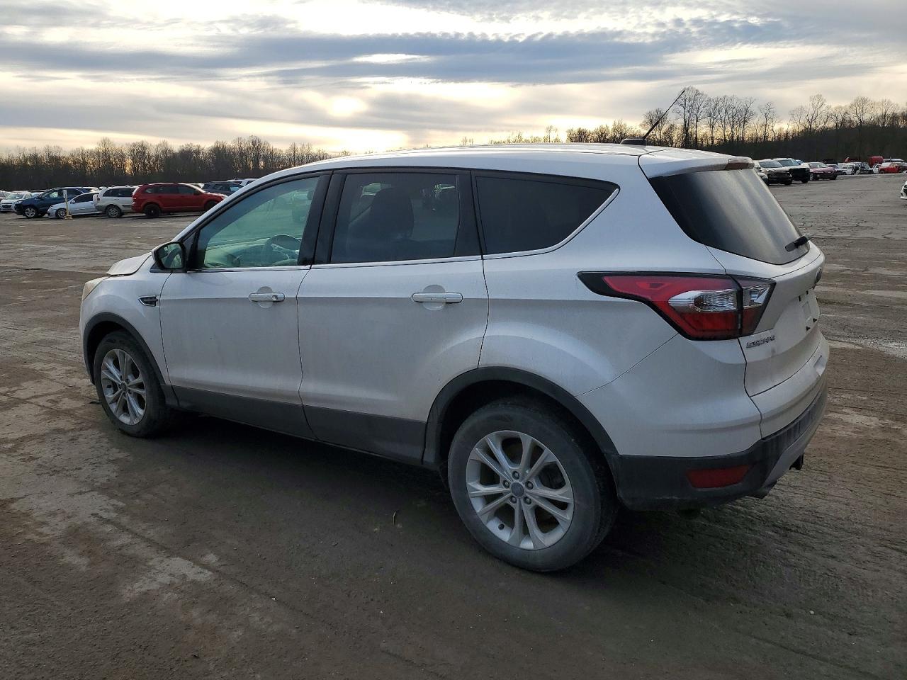 2017 FORD ESCAPE SE photo 3
