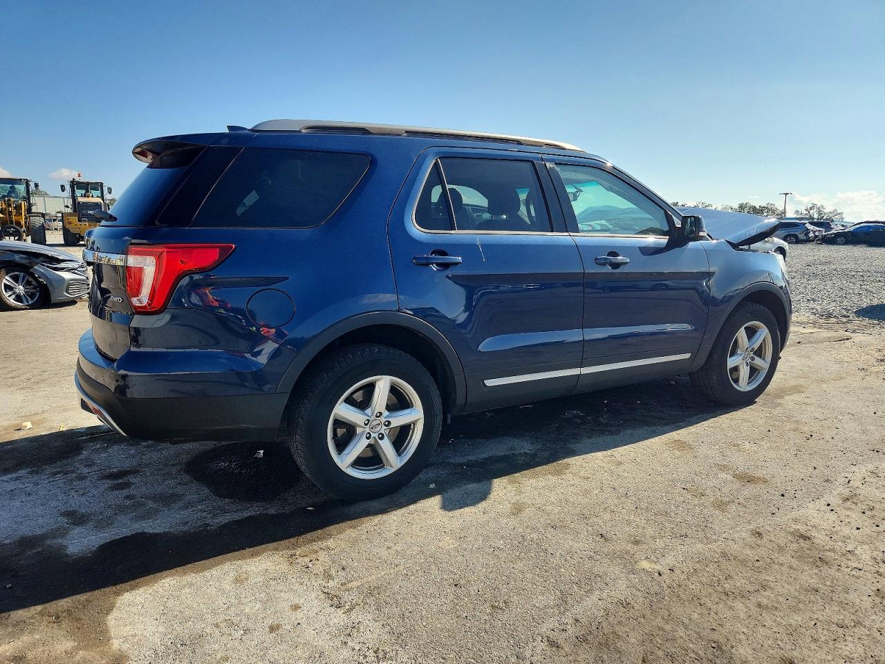 2016 FORD EXPLORER XLT photo 3