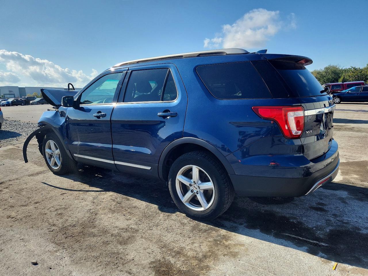 2016 FORD EXPLORER XLT photo 2