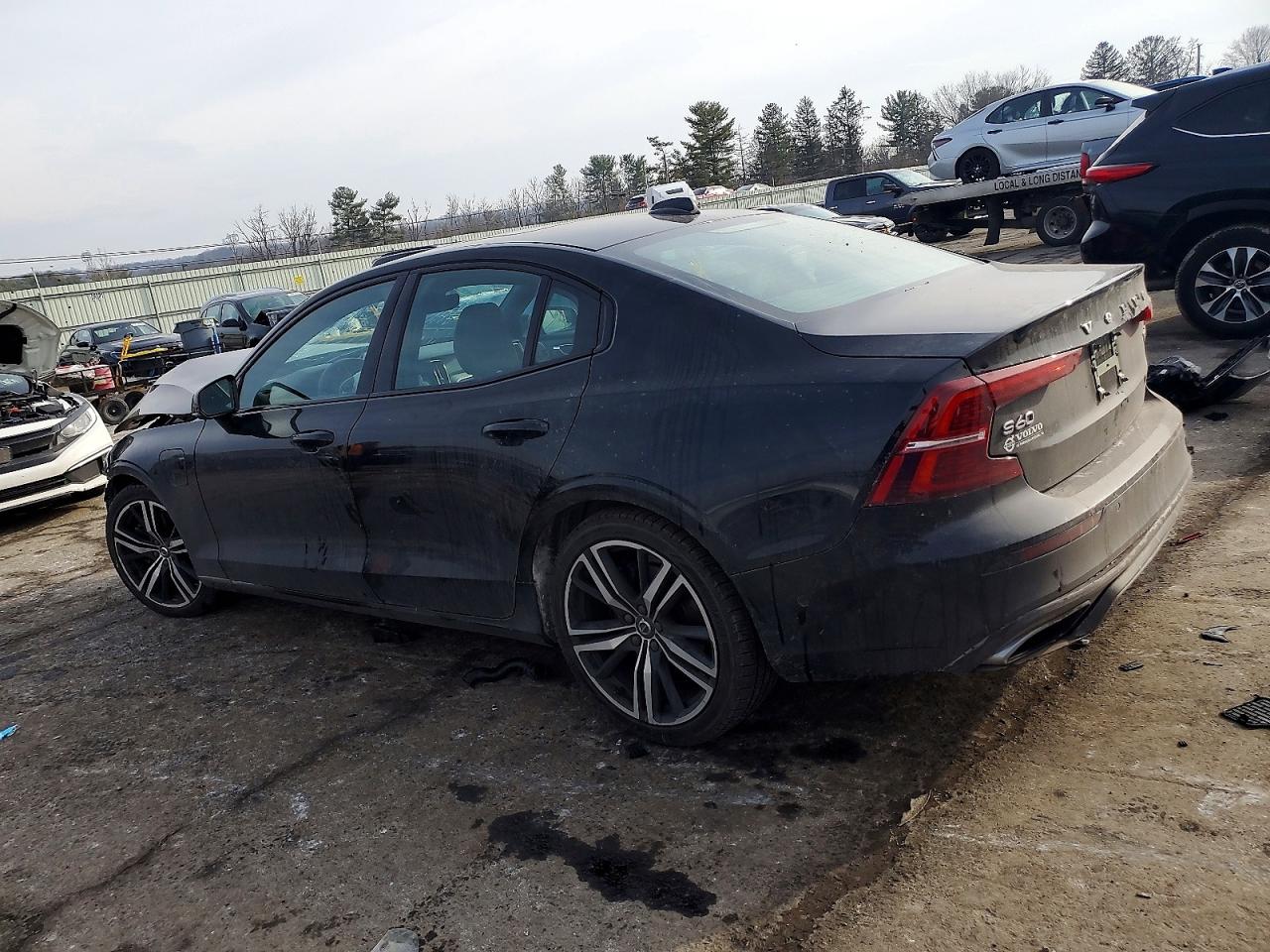 2019 VOLVO S60 T8 R-DESIGN photo 2