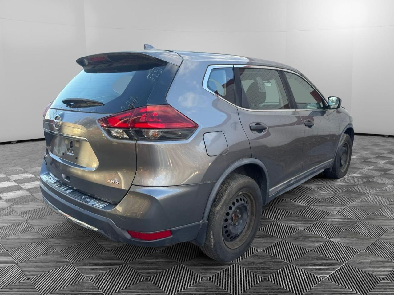 2018 NISSAN ROGUE S photo 4