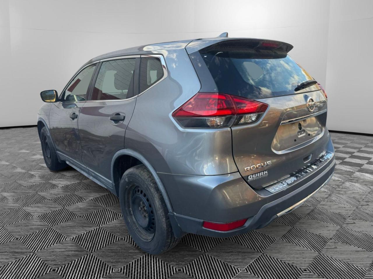 2018 NISSAN ROGUE S photo 3
