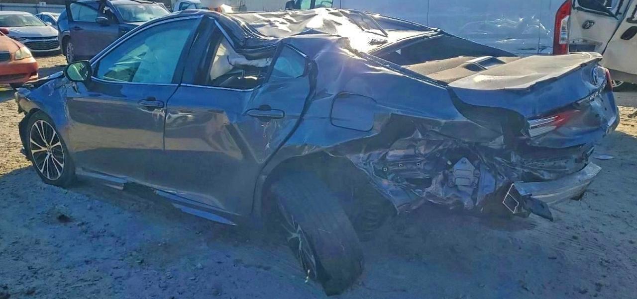 2019 TOYOTA CAMRY L photo 2