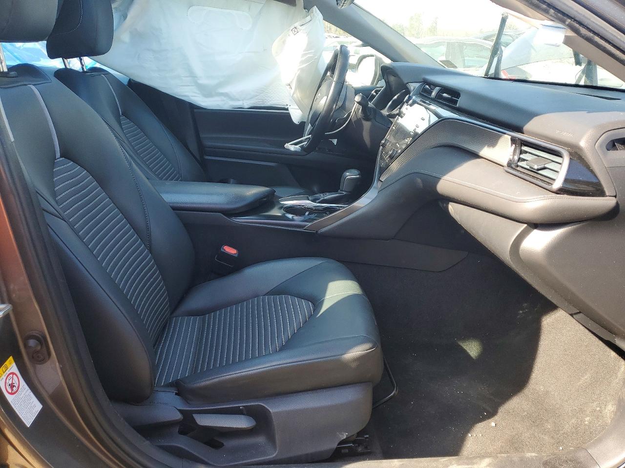 2019 TOYOTA CAMRY L photo 7