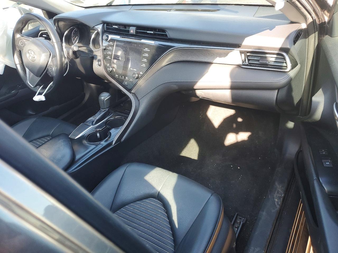 2019 TOYOTA CAMRY L photo 8