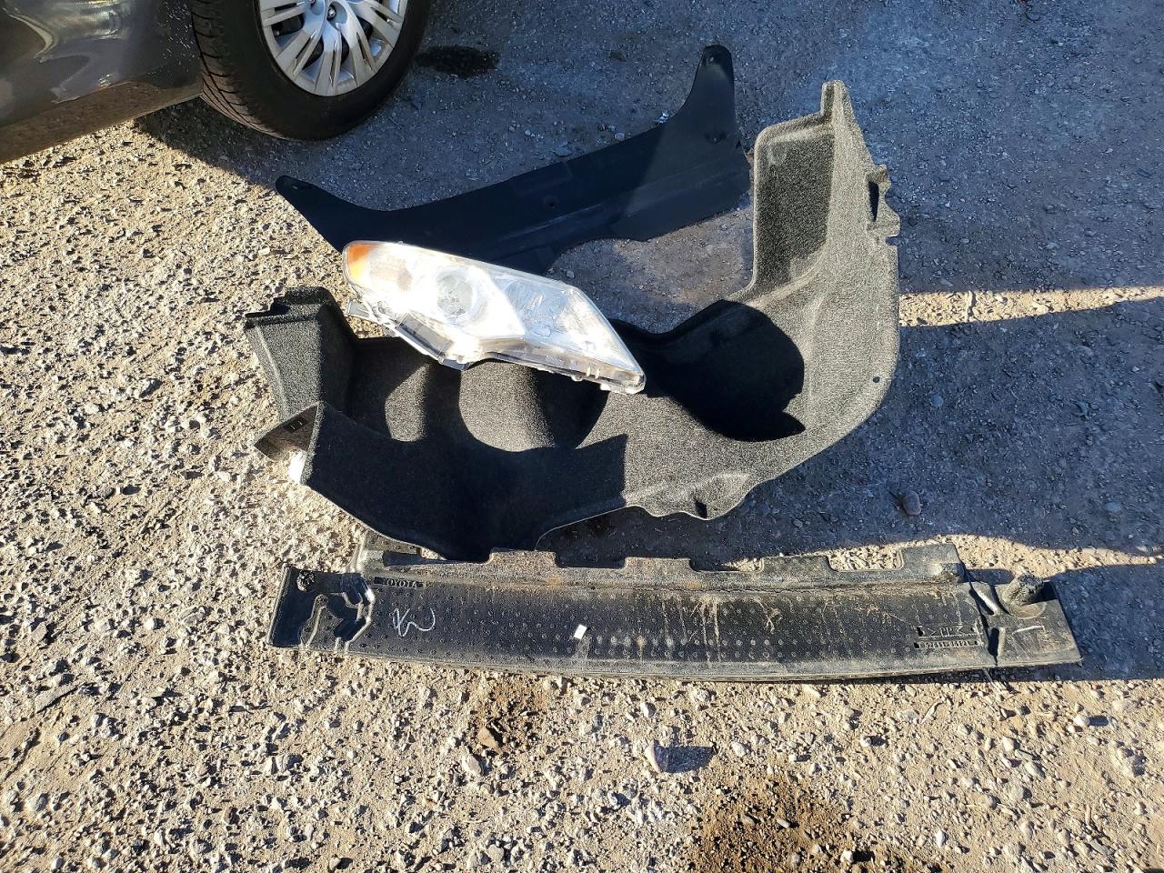 2014 TOYOTA CAMRY L photo 12