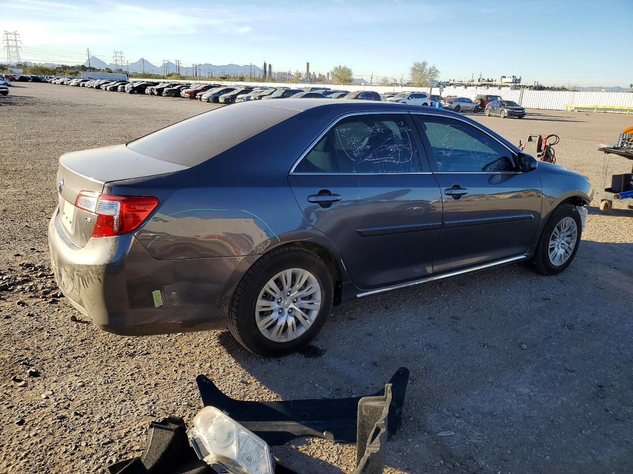 2014 TOYOTA CAMRY L photo 3